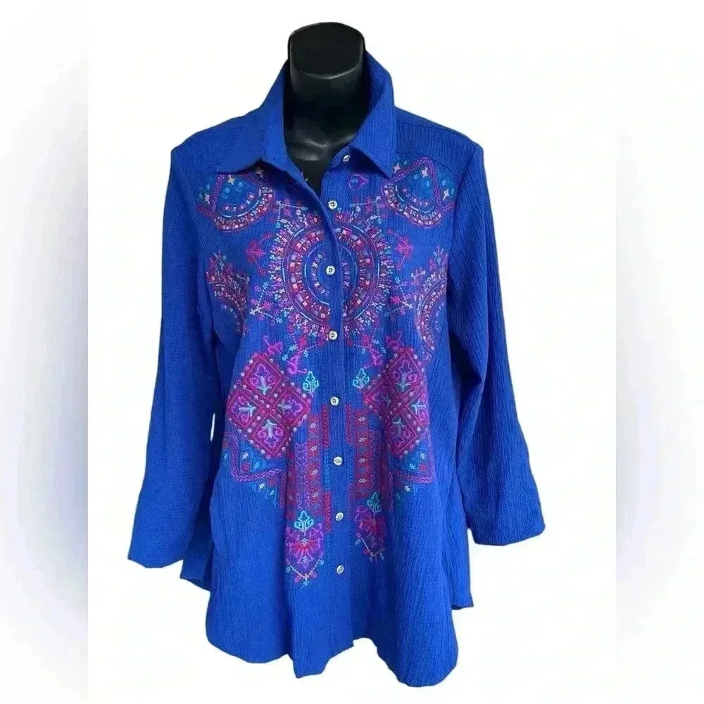 Caleooa women’s long sleeve button down blue embroidered with pockets shirt sz M